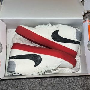Nike Blazers Mid LR SIZE 8